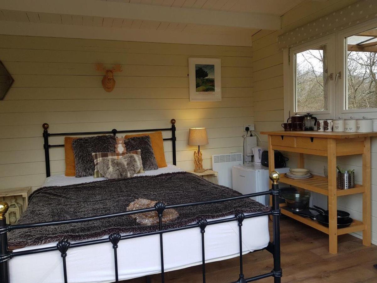 Glamping At Back Of Beyond Touring Park Hotel Saint Leonards Exterior photo